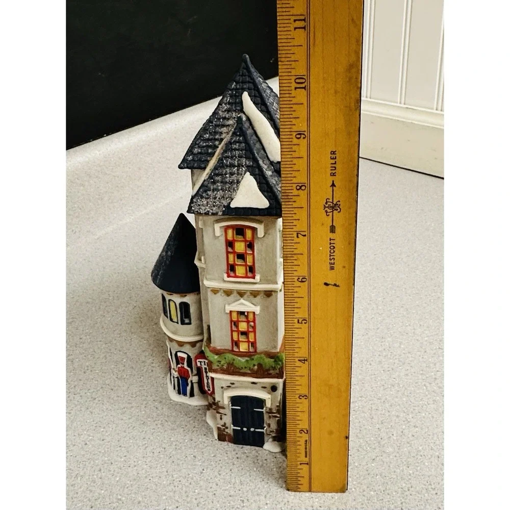 Dept 56 Tin Soldier Shop #5638-3 North Pole Series Heritage Village Collection